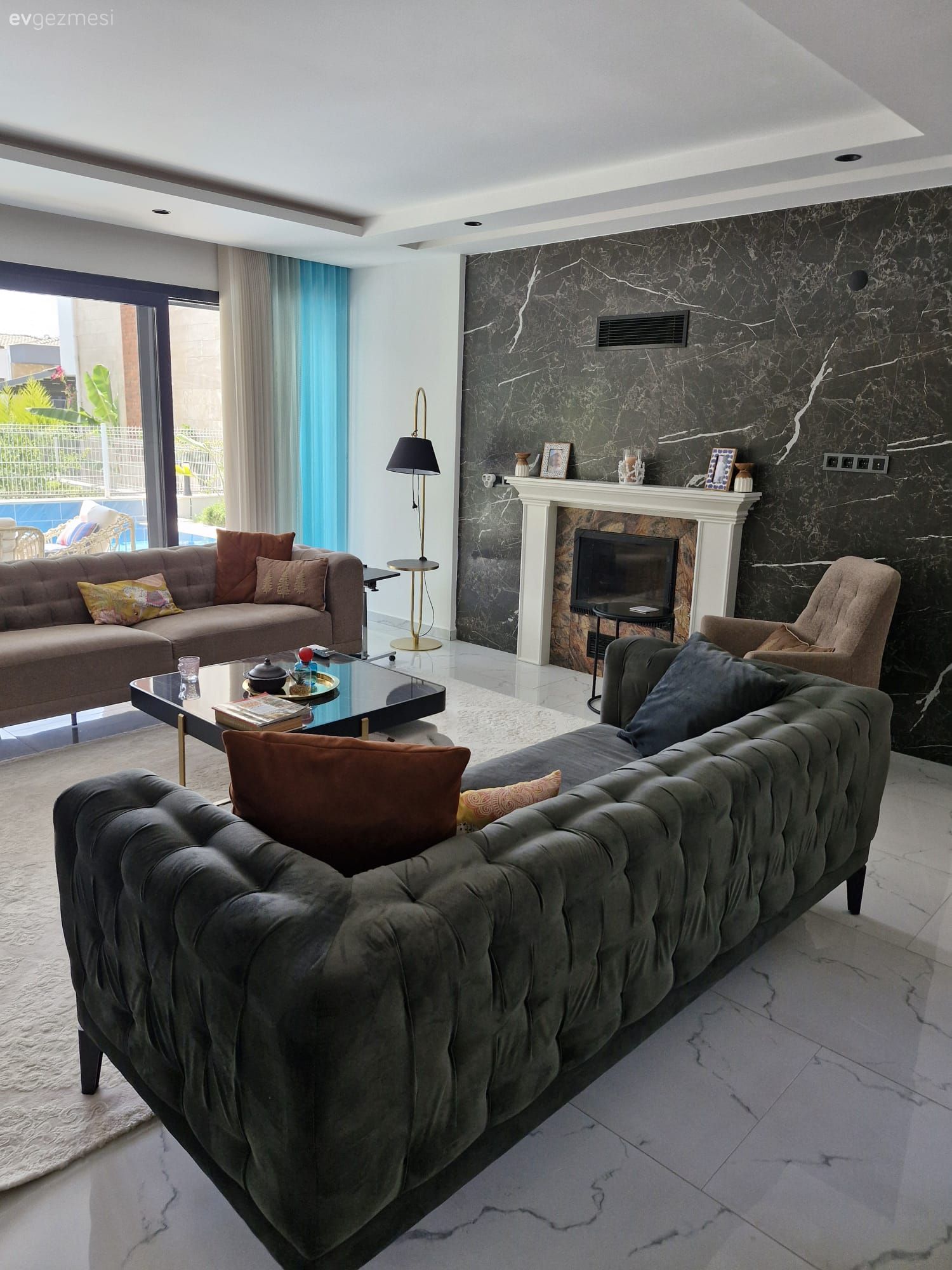 Bu Kuşadası Villasında Havuzlu Bahçenin Cazibesi Yüksek