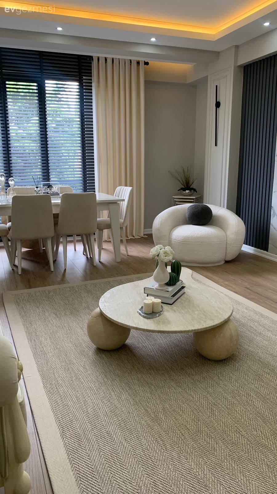 Bursa'daki Bu Mutfakta Beyaz Koltuklar Özel Tasarımlarla Desteklenmiş!