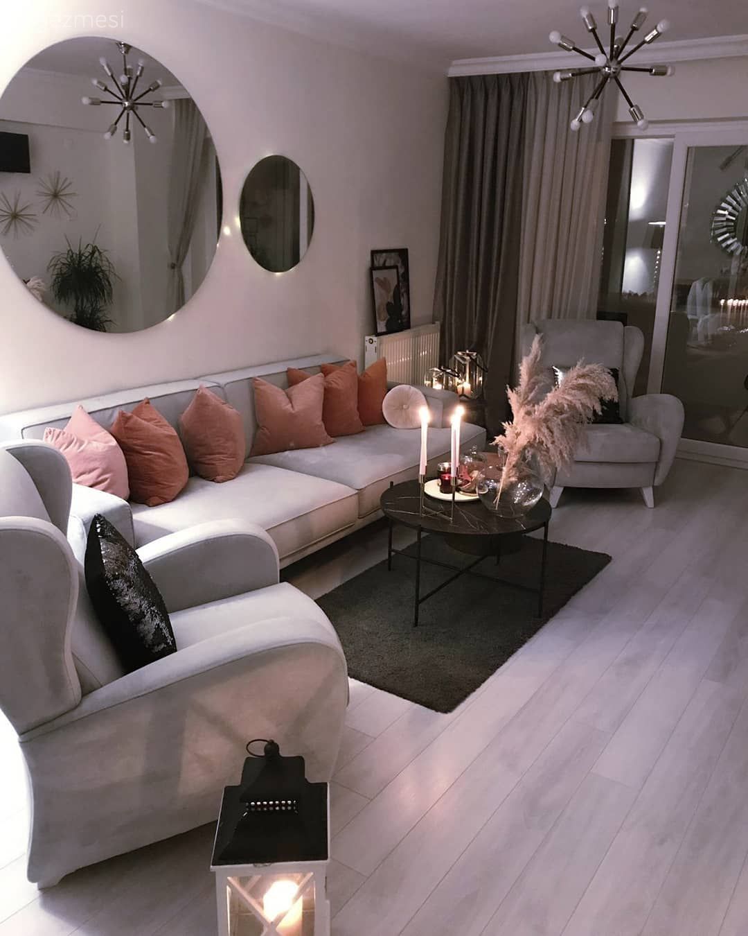 Küçük Parçalarla Büyük Değişiklik Yapabilen Bir İzmir Evi