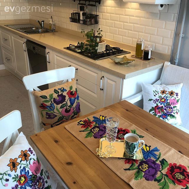 Bu Ev Küçük Parçalarla Büyük Değişiklikler Bu Ev Küçük Parçalarla Büyük Değişiklikler