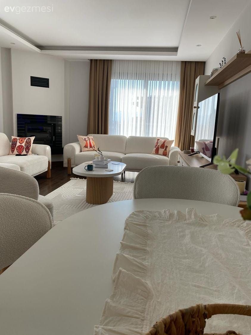 Beyaz Koltuk Takımını Cesaretle Kullanan Bir İzmir Evi!