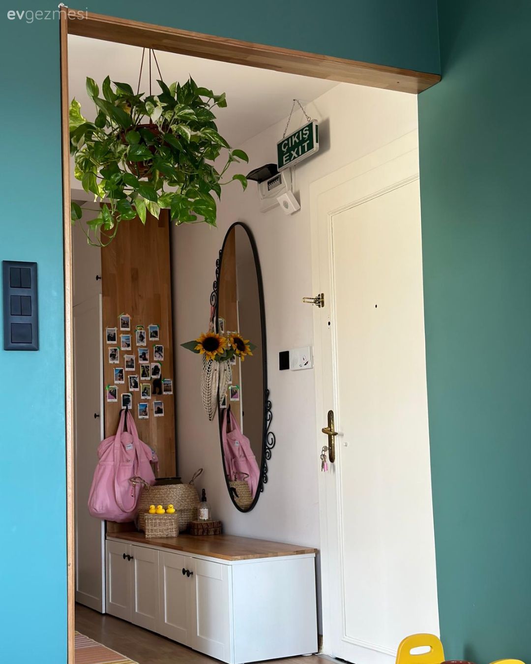 Öğrencilikten Aile Evine: Pencere Dışında Her Şeyi Değişen İstanbul Evi