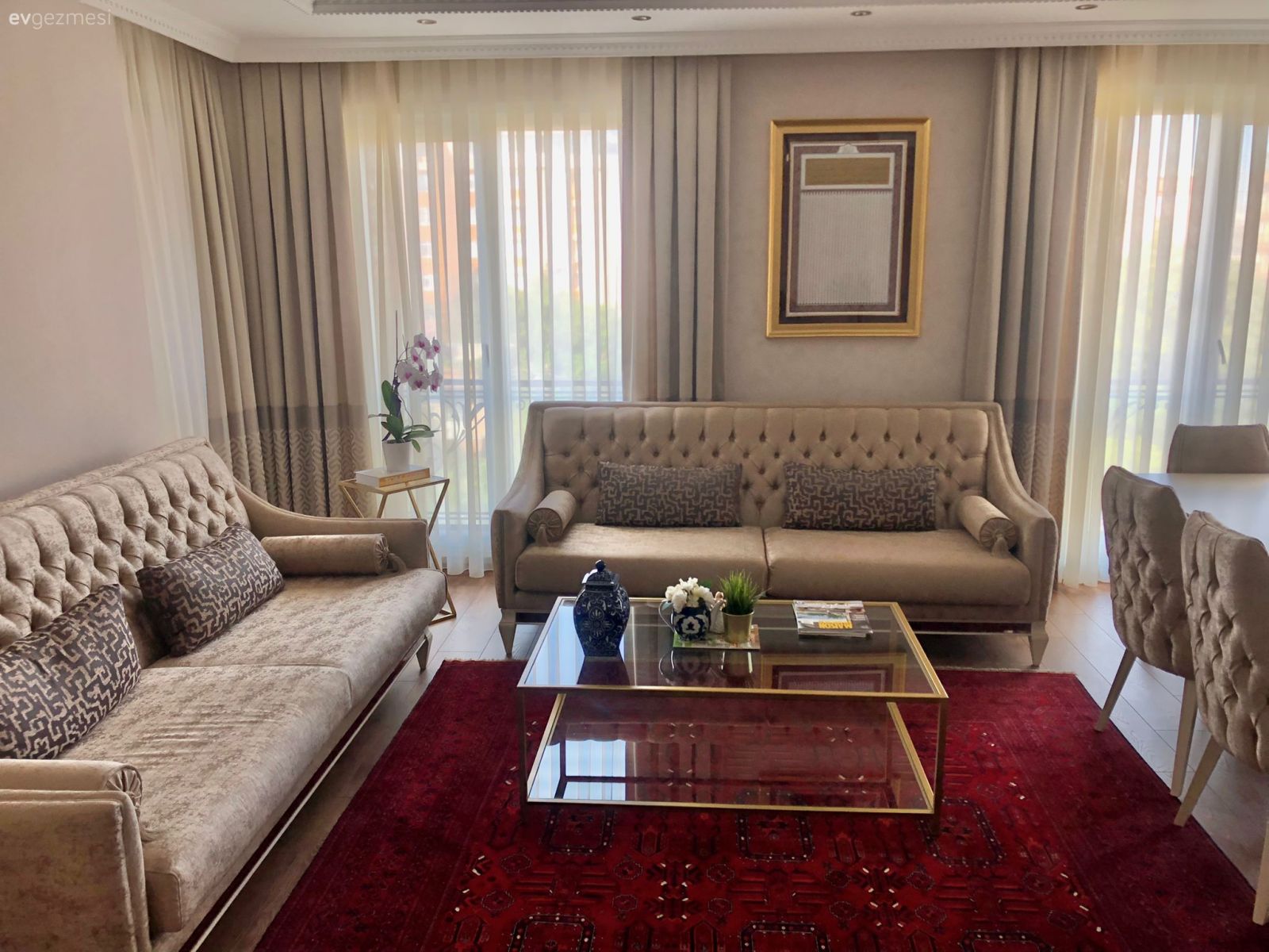 Bu İstanbul Evinde Modern Tasarımlara Hafif Işıltılar Eşlik Etmiş