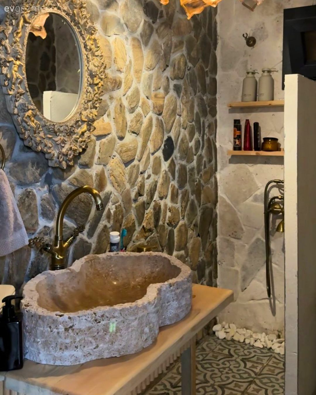 Taş duvar, Duvar dekorasyonu, Banyo, Banyo aksesuarları, Banyo lavabosu, Rustik, Ayna