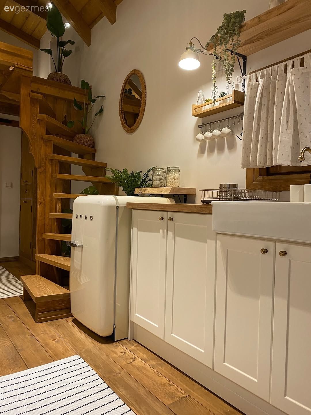 Bu Küçük Ev Masal ile Gerçeğin Kesişimi Tadında