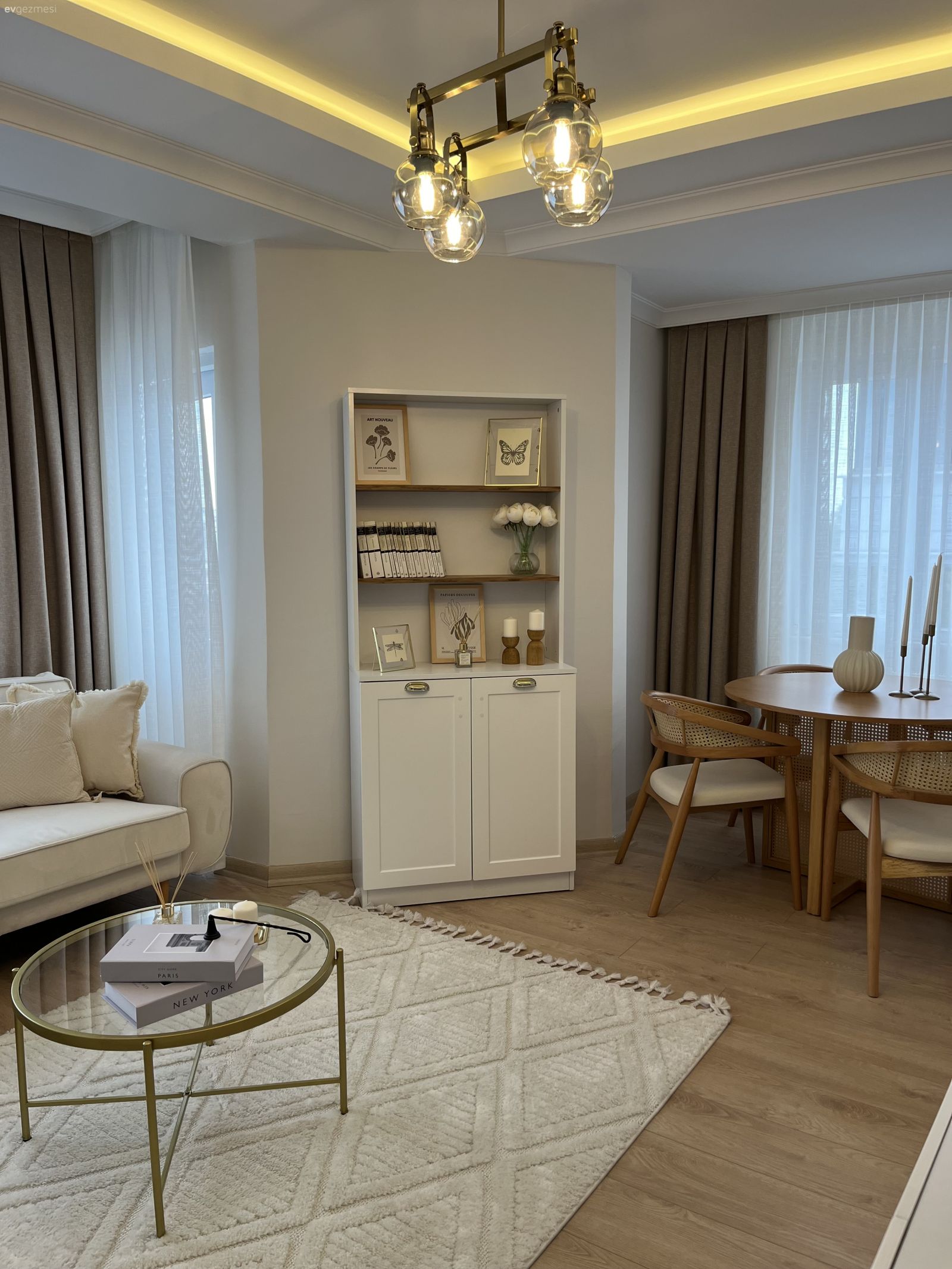 Salon, İskandinav, Beyaz, Ahşap Mobilya, Vizon, Ev Aksesuar, Fon perde, Perde, Tül perde, Sandalye, Yemek masası, Hasır, Cam orta sehpa, Orta sehpa, Salon halısı, Halı, Led aydınlatma, Aydınlatma, Avize, Kitaplık