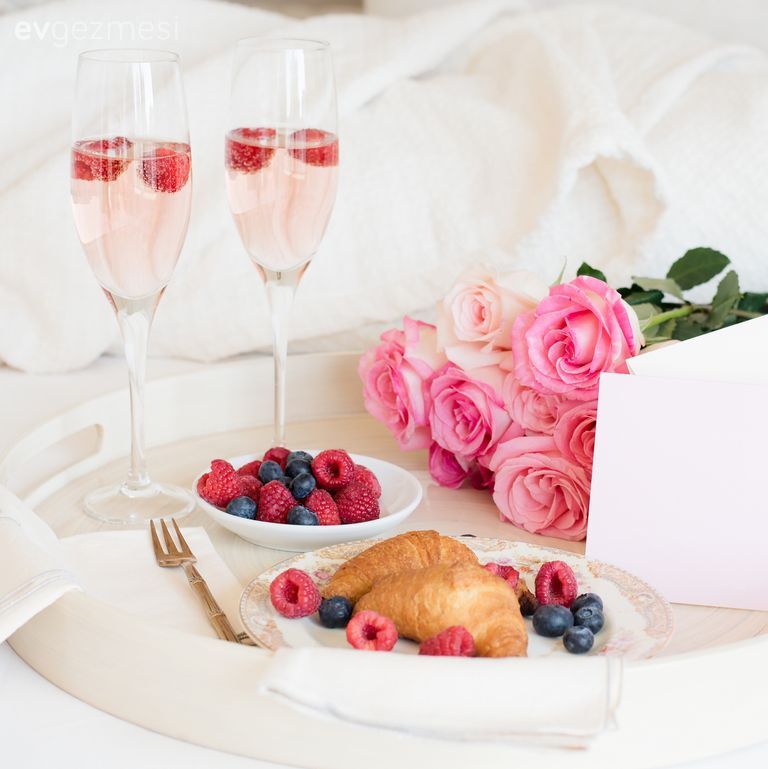 Sevgililer Gününde Evde Ne Yapılır? İşte Size Eksiksiz Plan!