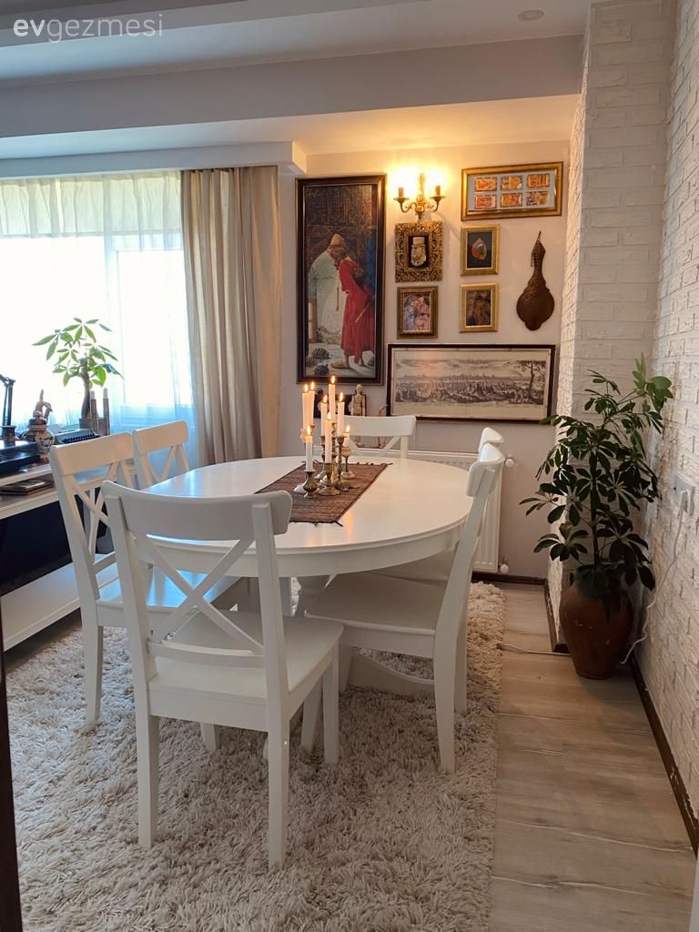 Yemek Odası, İskandinav, Beyaz, Krem, Bej, Sandalye, Yemek masası, Ev bitkisi, Duvar dekorasyonu, Duvar panosu, Tablo, Halı, Saksı