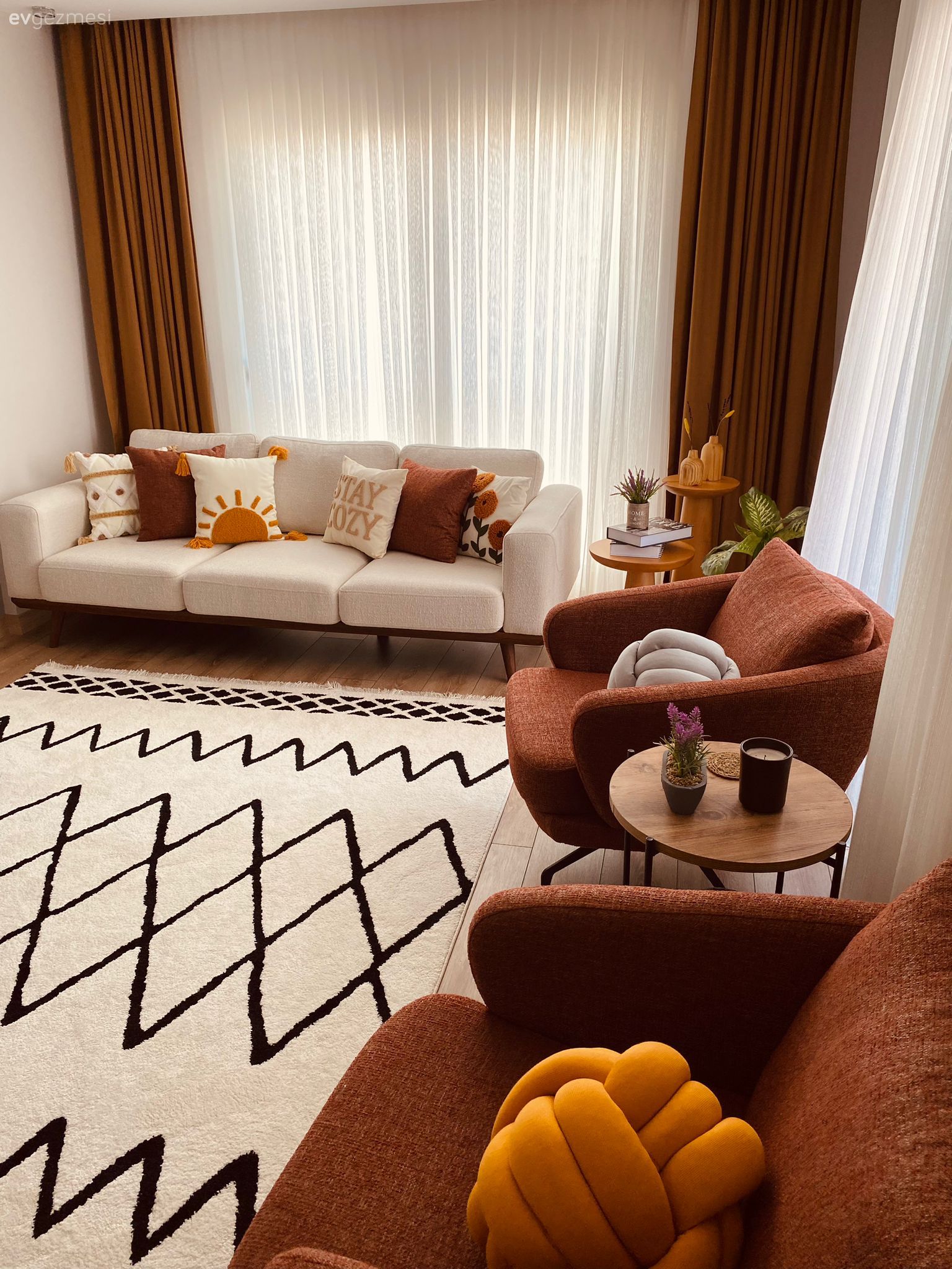 Bu Adana Evinde Kullanılan Renkler Birbirine Çok Yakışmış!