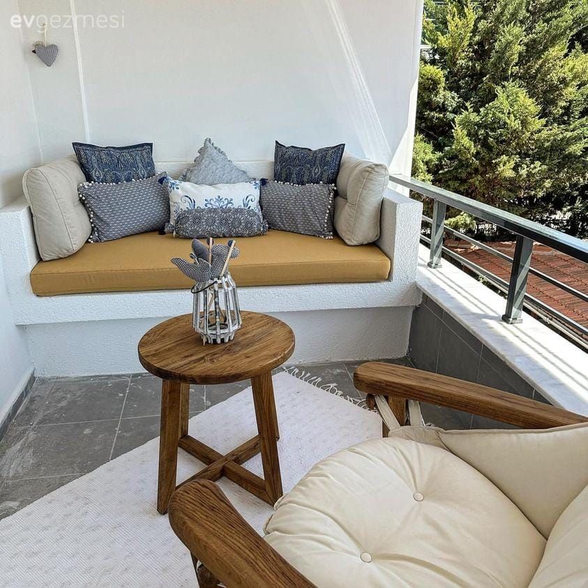 Gazbetondan Yapılan Sedir Bu Balkonu Daha Keyifli Hale Getirmiş!