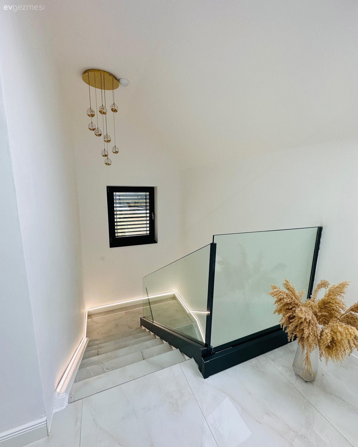 Tamamıyla Modern Görünümü Benimsemiş Bu Evde Art Dekoya da Yer Var!