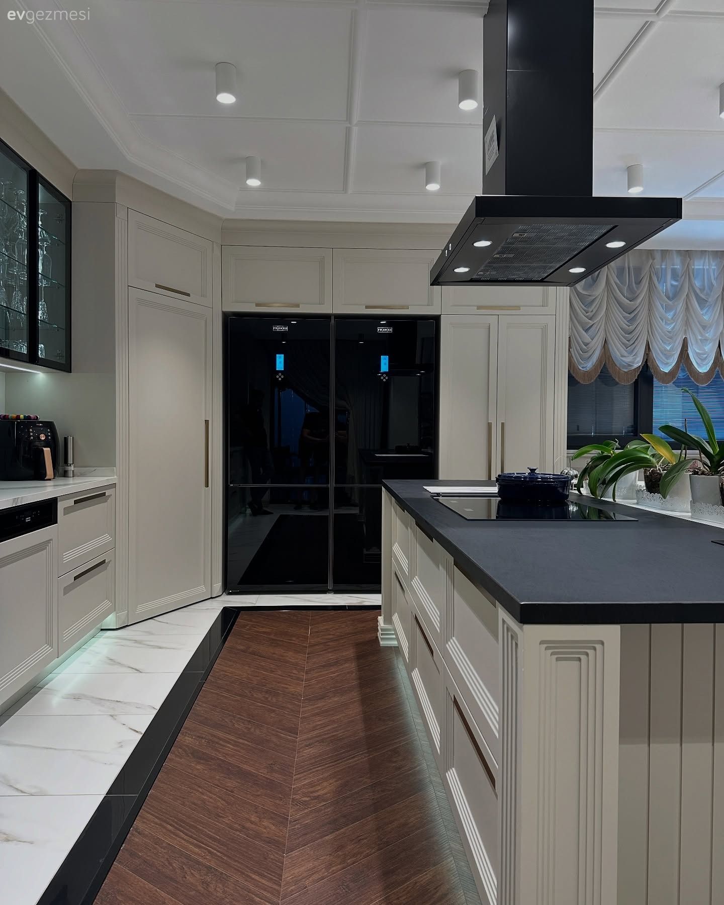 Son Teknolojilerin Kullanıldığı Bu Mutfak Hem İddialı Hem Samimi