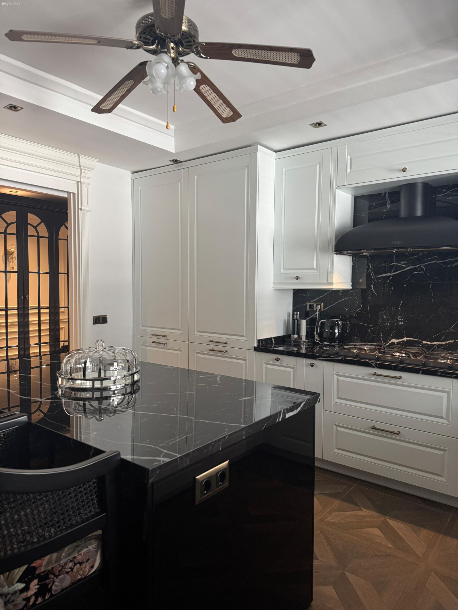 İddialı Tasarımlar ve Zamansızlık: İstanbul'dan Zarif Bir Ev