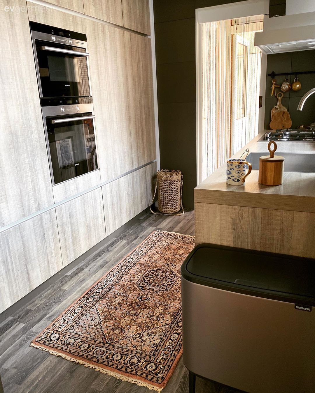 Mutfak, Ahşap mutfak, Beyaz, Siyah, Cam Ankastre, Ankastre, Mutfak aksesuarları, Mutfak masası, Mutfak halısı