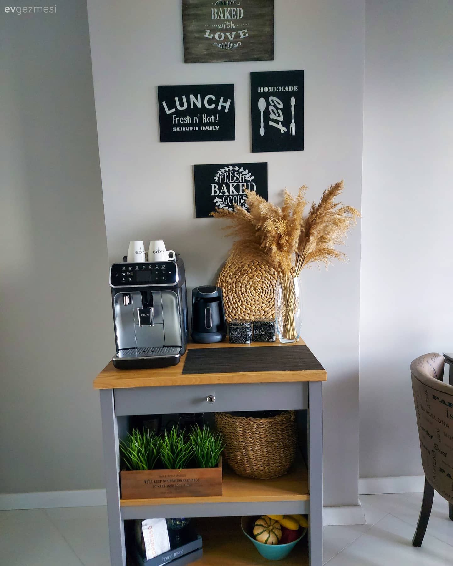 Kahve köşesi, Mutfak duvar dekorasyonu, Sandalye, Mutfak masası, Mutfak aksesuarları, Mutfak