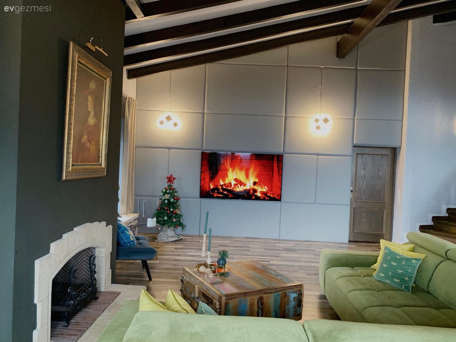 Tv ünitesi, Şömine, Tablo, Duvar dekorasyonu, Beyaz, Yeşil, Yeşil duvar, Orta sehpa, Sehpa, Koltuk takımı, Ahşap Mobilya, Rustik