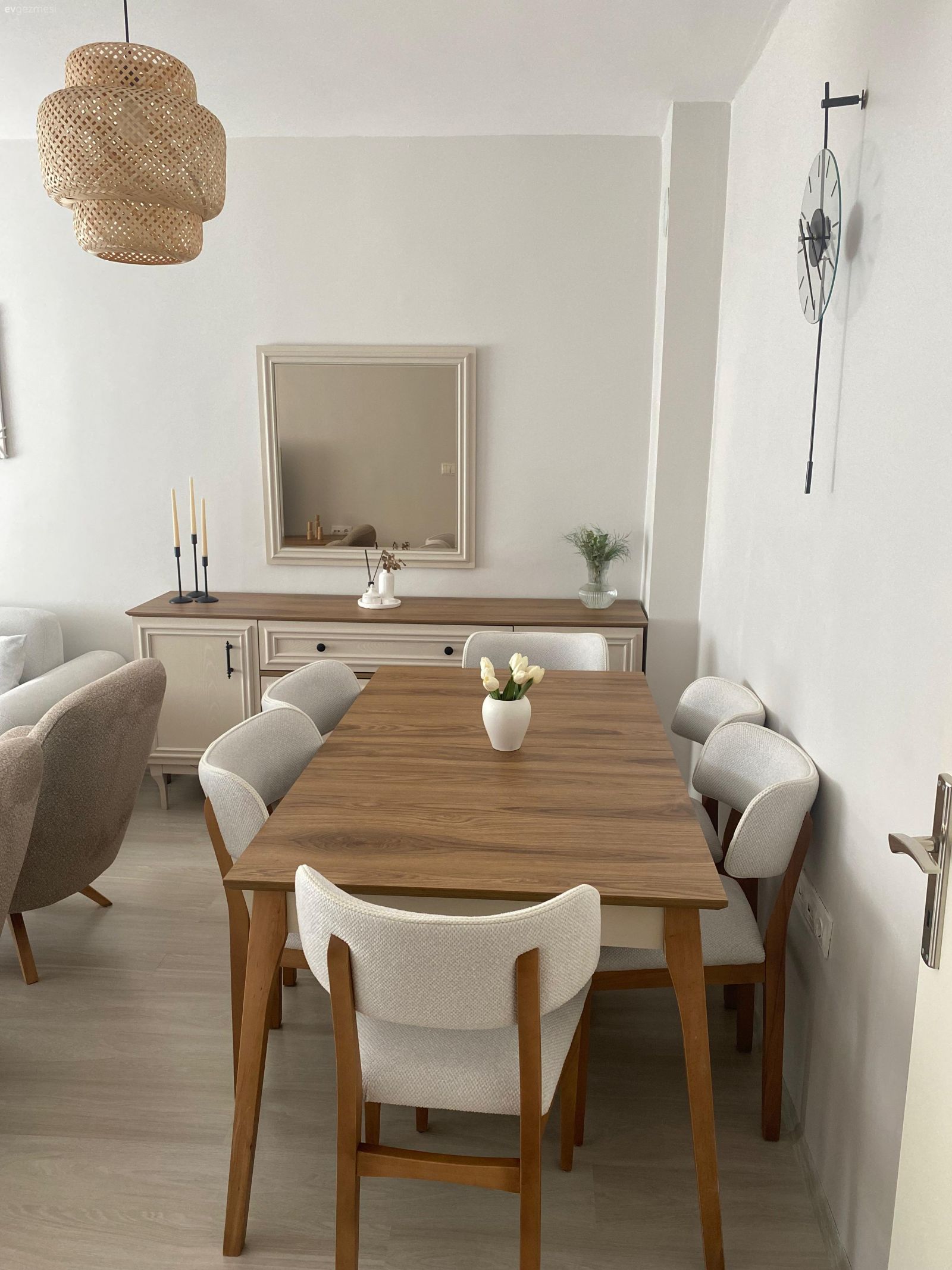 Bakıldığında Lojman Hissi Vermeyen Bu Ev Uyumun Sembolü