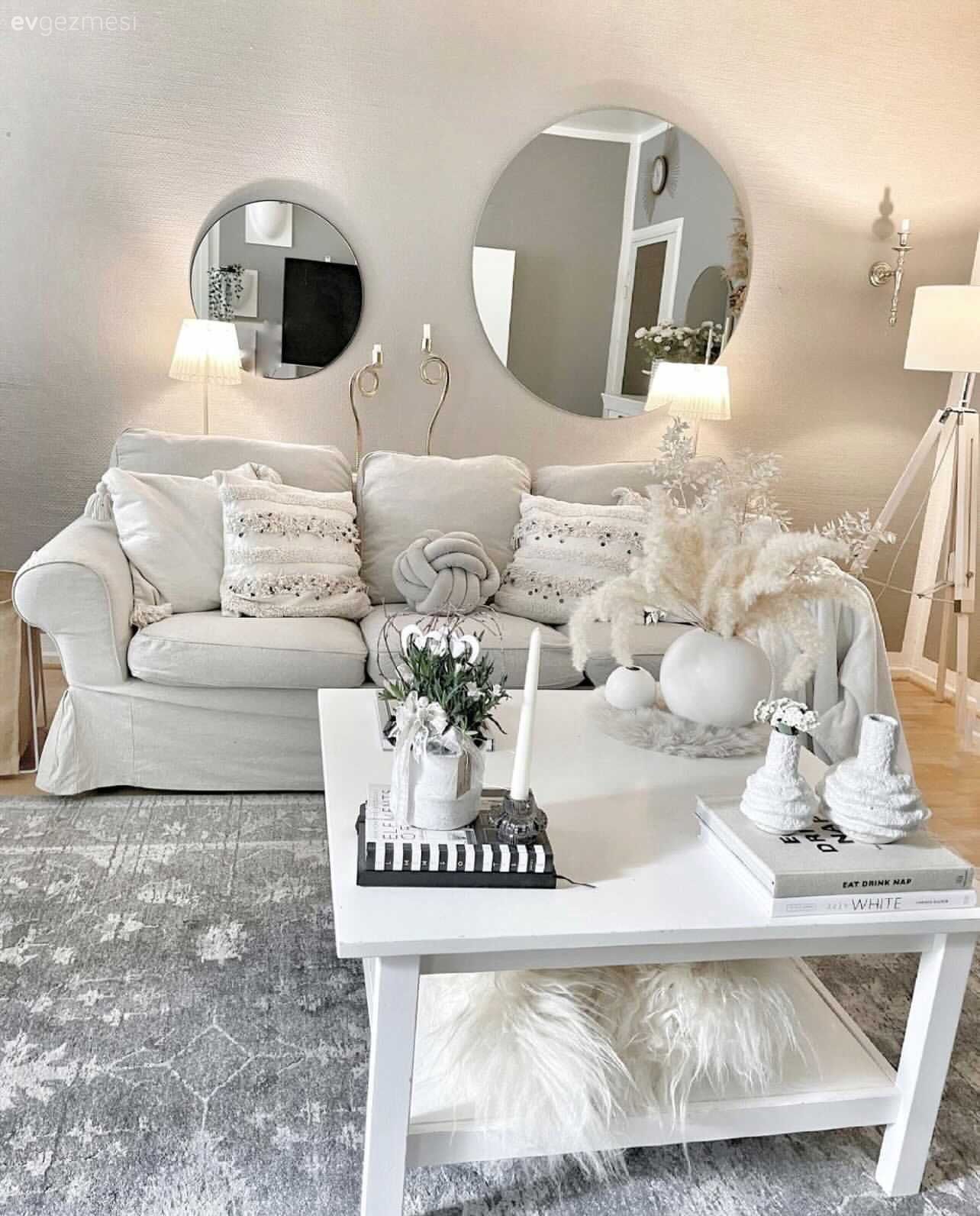 Salon, Modern, Art deko, Beyaz, Krem, Bej, Koltuk takımı, Orta sehpa, Sehpa, Halı, Salon halısı, Yuvarlak ayna, Dekoratif ayna, Lambader, Aydınlatma, Dekoratif Objeler