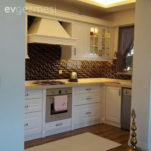 Bu İhtişamlı Evin Kalbi Avangart Diye Atıyor!