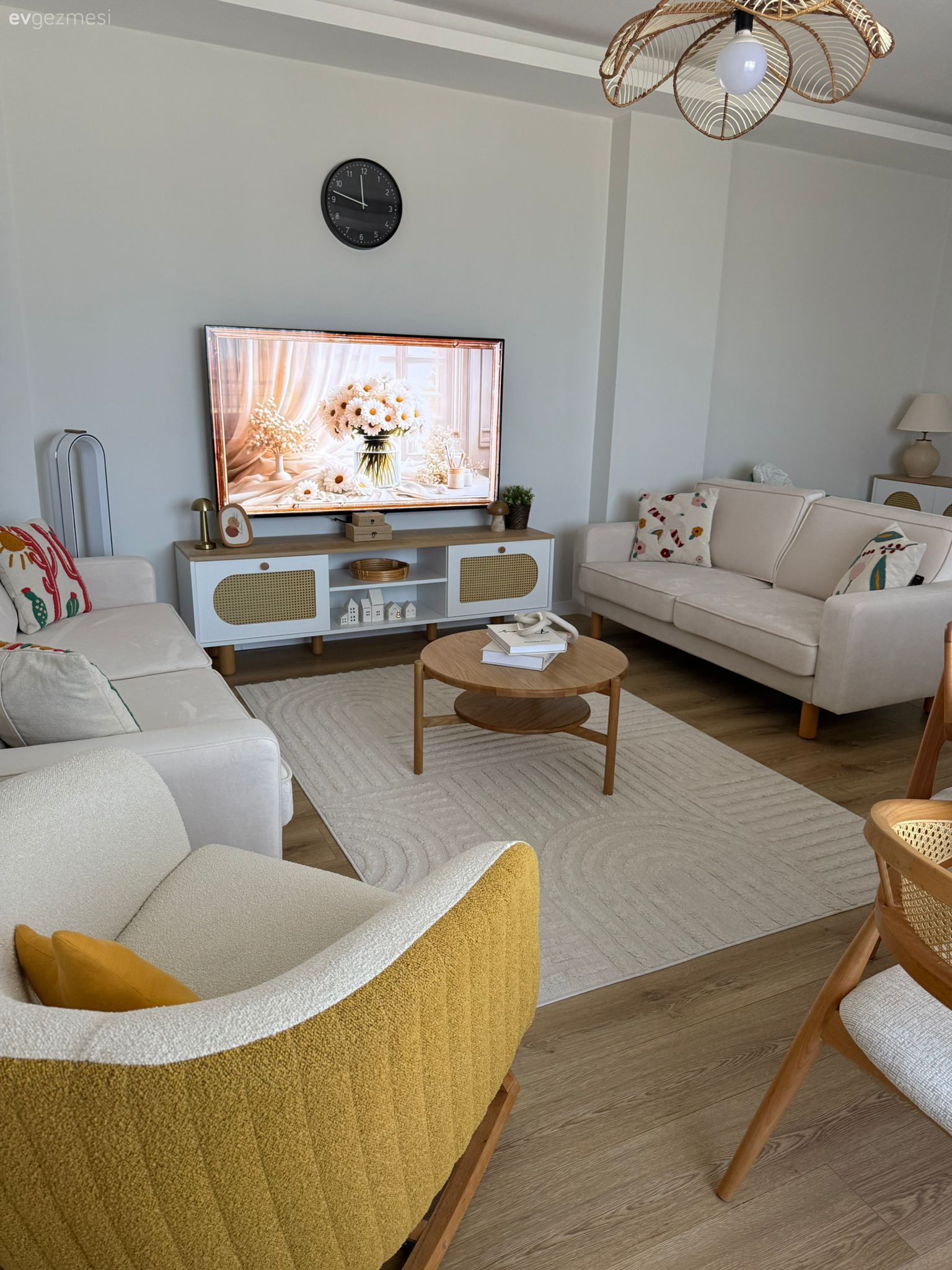 Bu Hatay Evinin Salonu Hem Sıcaklığı Veriyor Hem Ferahlığı