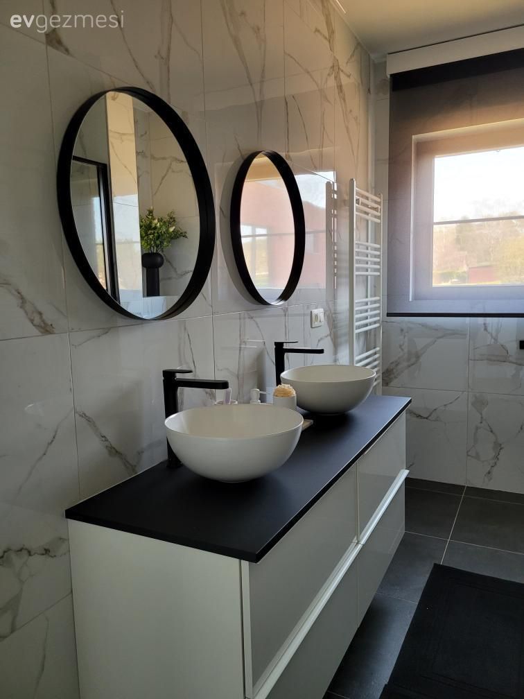 Bu Modern Evde Parlak Yüzeyler Evin Tamamını Kaplamış!