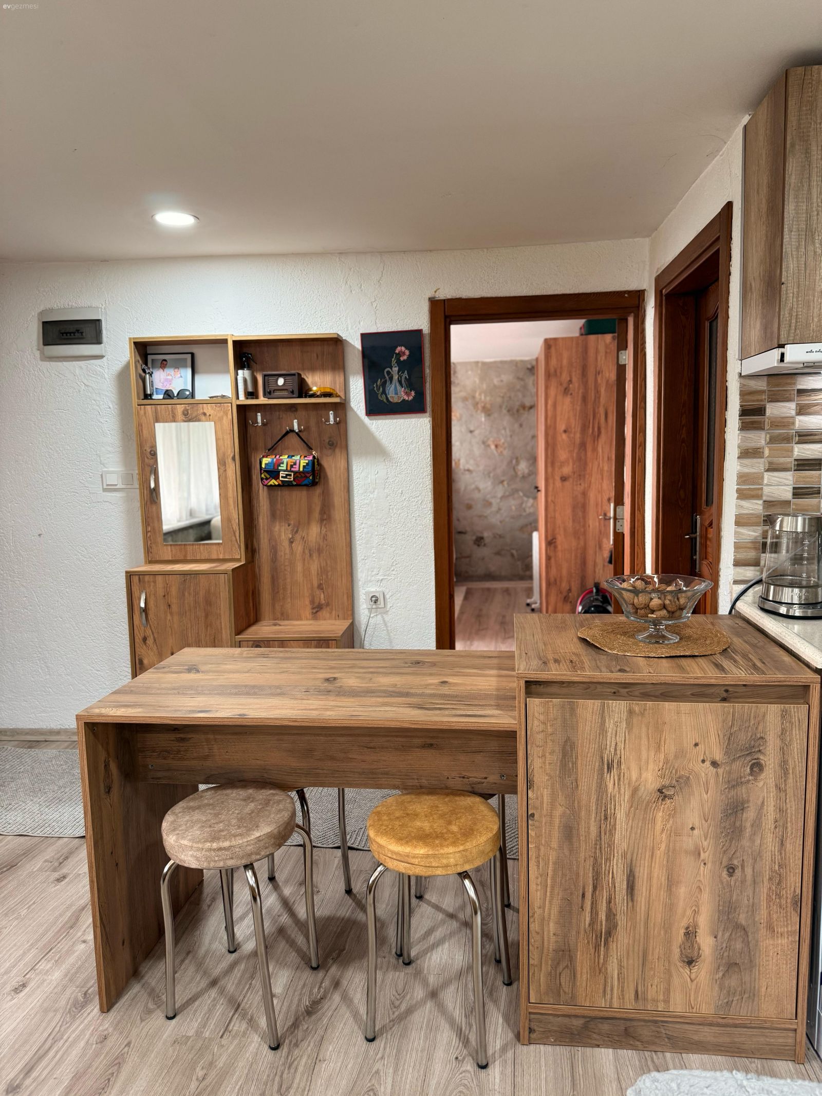 Çanakkale'deki Bu Köy Evi 1+1 Ama Her Alanı Oldukça Geniş