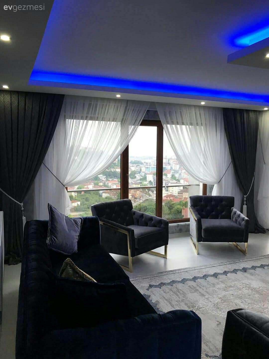 Bu Evde İddialı Renkler Mimari Dokunuşlarla Buluşuyor