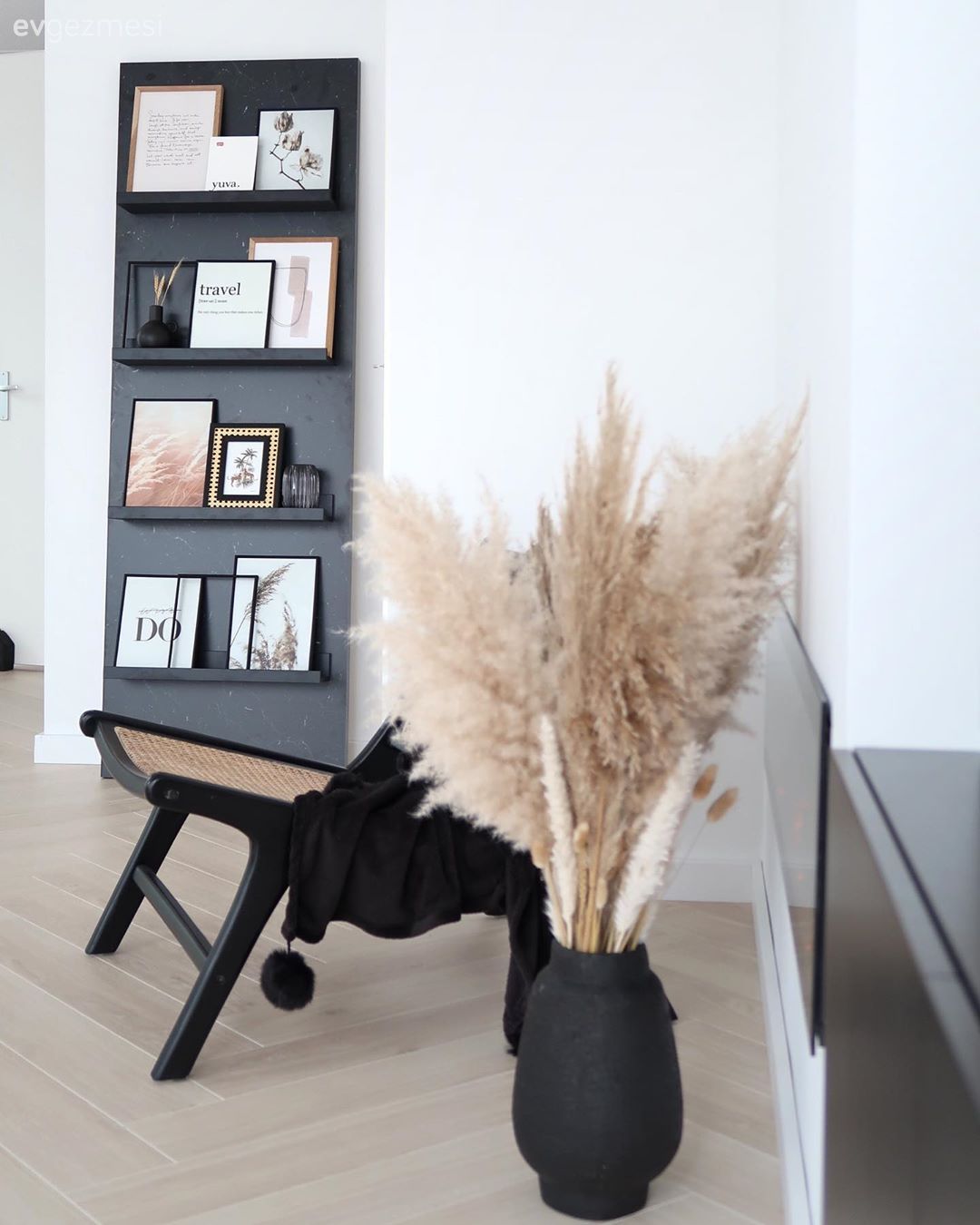 Duvar rafı, Duvar dekorasyonu, Çerçeve, Vazo, Ev Aksesuar, Pampas otu, Sandalye, Parke