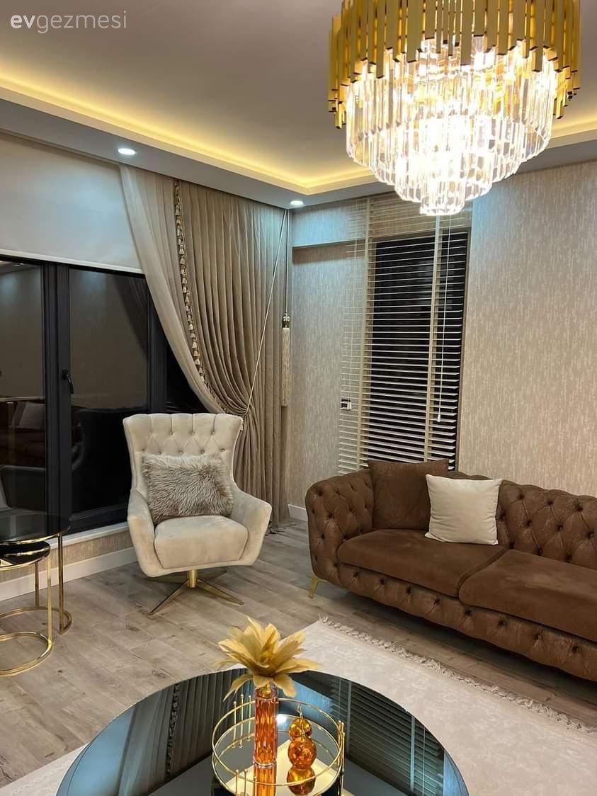 Salon, Modern, Art deko, Berjer, Kırlent, Ev tekstili, Fon perde, Perde, Tül perde, Stor perde, Avize, Aydınlatma, Salon avizesi, Yuvarlak sehpa, Sehpa, Halı, Salon halısı, Metal ayaklı sehpa