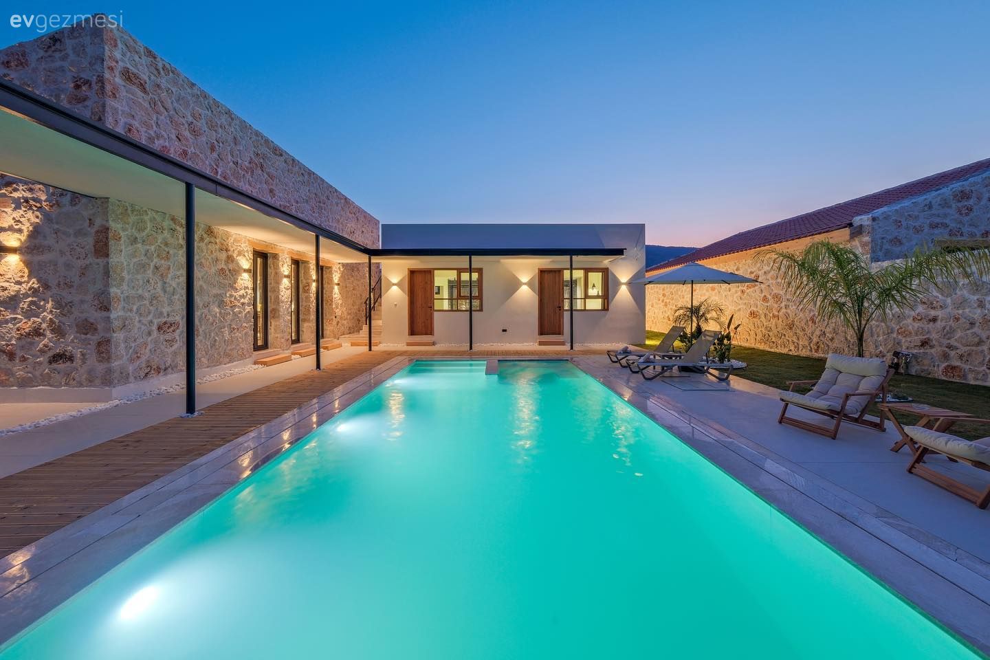 Yazlık, Bahçe, Havuz