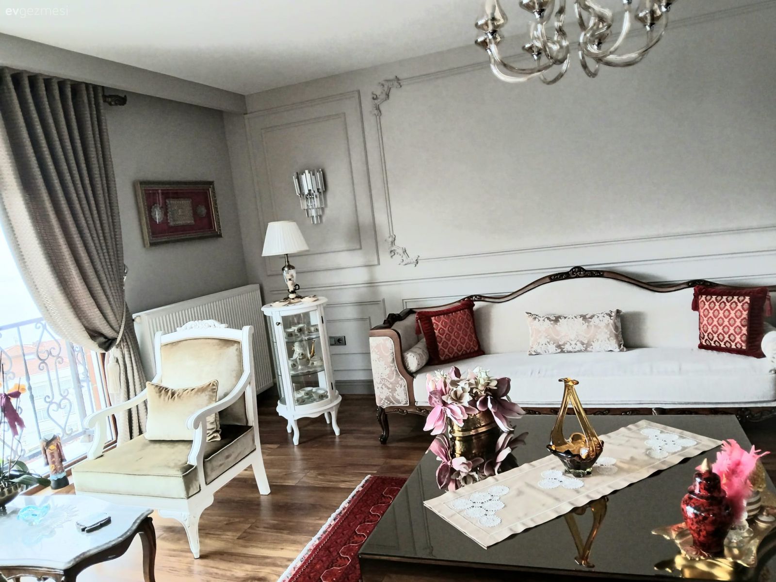 Ordu'daki Bu Evde Kırmızının Cazibesi Açık Mutfağa Yansımış