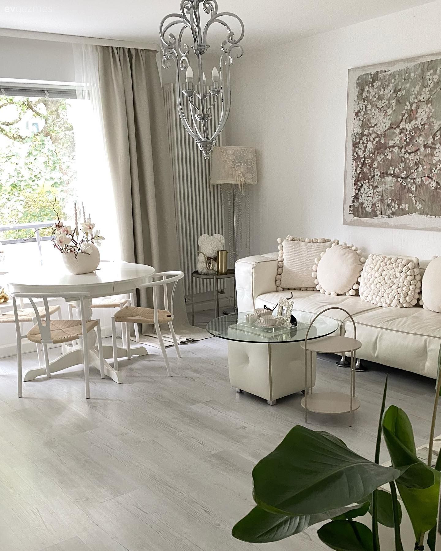 Beyaza Aşık Bu Dekorda Yuvarlak Formlu Parçalar da Pek Kıymetli!