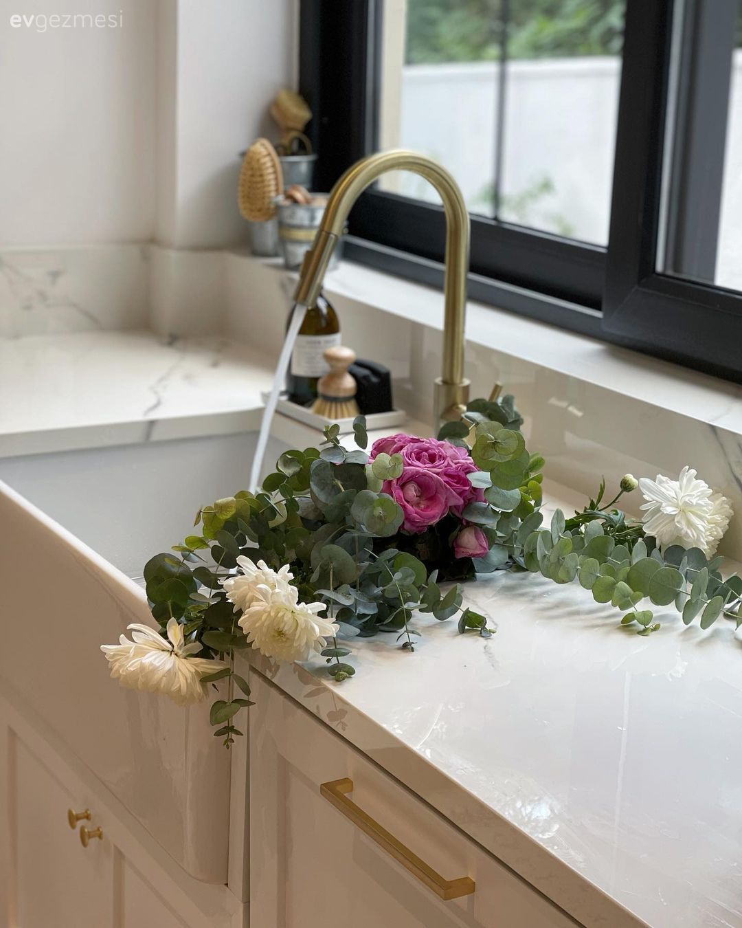 Mutfak, Beyaz, Altın, Dekoratif Objeler, Mutfak aksesuarları, Çiçekler