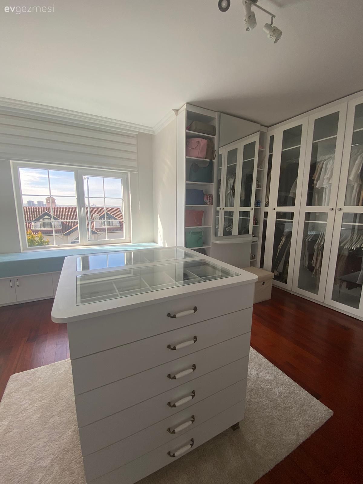 Bu Koca Evde Hiçbir Köşenin Sıkıcı Olmasına İzin Verilmemiş!