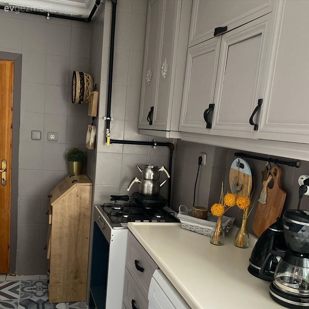 Mutfak, Gri, Krem, Vizon, Bej, Beyaz, Country, Mutfak tezgahı, Mutfak tezgah arası, Mutfak zemin seramikleri, Mutfak perdesi