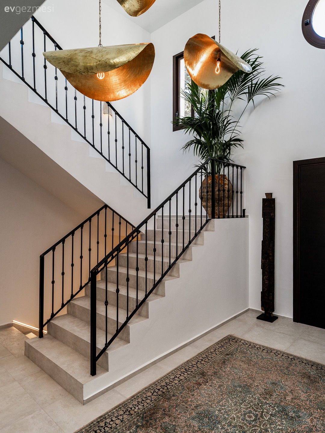 Müstakil Ev Modelleri: 347 M2'lik Üç Katlı Büyüleyici Villa!