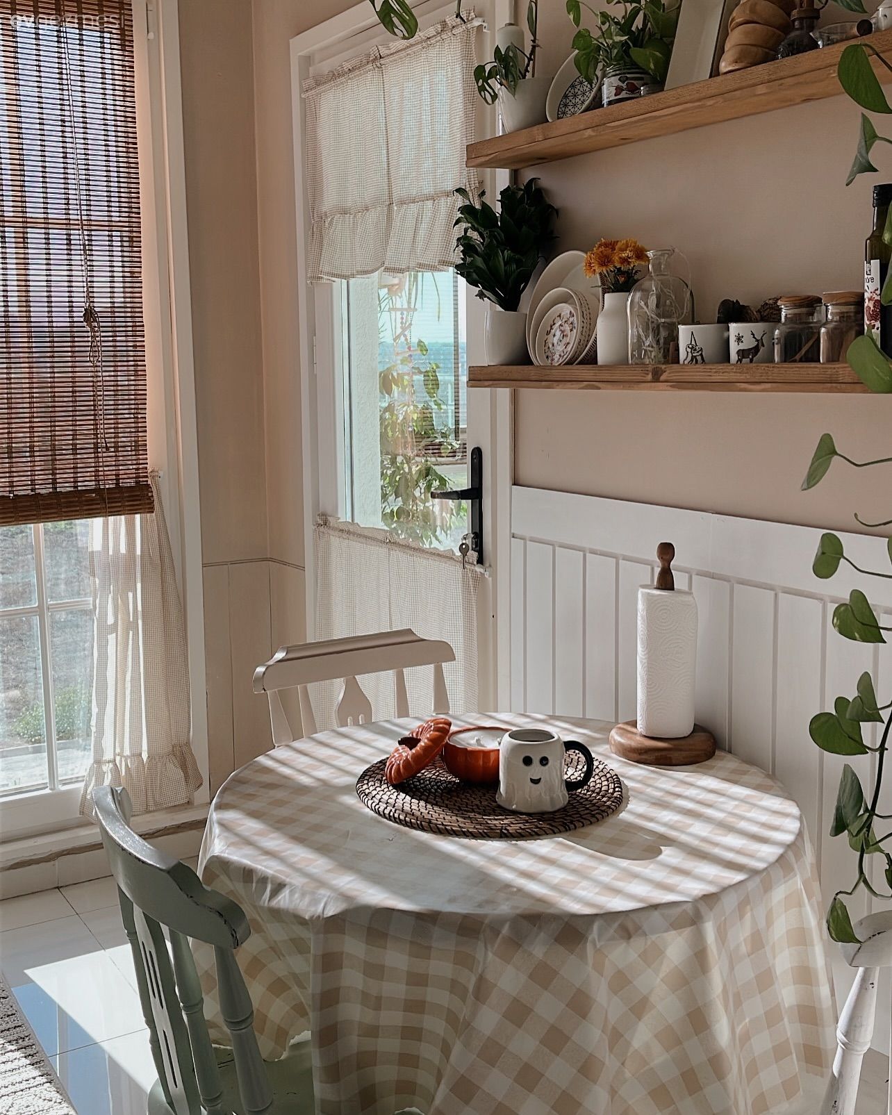 Bu Country Mutfakta Detaylar Samimi ve İlgi Çekici