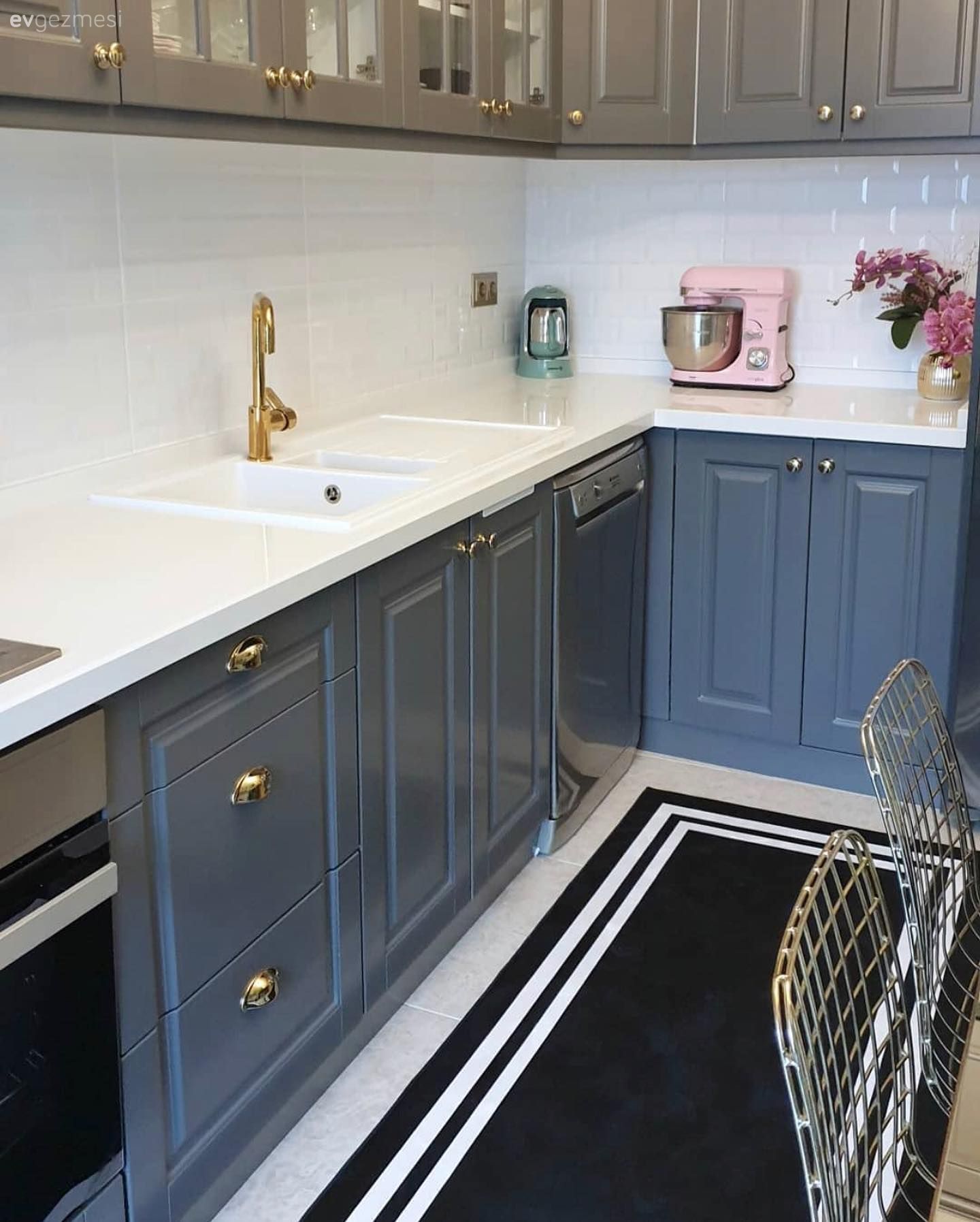 Mutfak, Antrasit  , Gri, Siyah, Beyaz, Country, Modern, Shaker kapaklı dolaplar, Mutfak tezgahı, Mutfak tezgah arası, Mutfak aksesuarları, Mutfak halısı, Mutfak masası, Ahşap masa, Metro seramik, Seramik, Metal sandalye, Sandalye, Ankastre