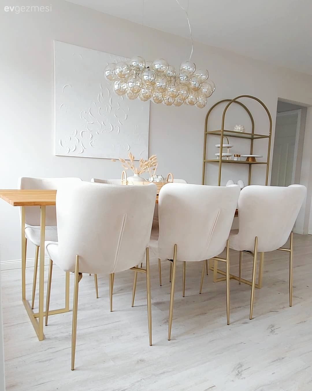 Yemek Odası, Beyaz, Krem, Bej, Altın, Yemek masası, Sandalye, Yemek odası avizesi, Parke, Ahşap masa