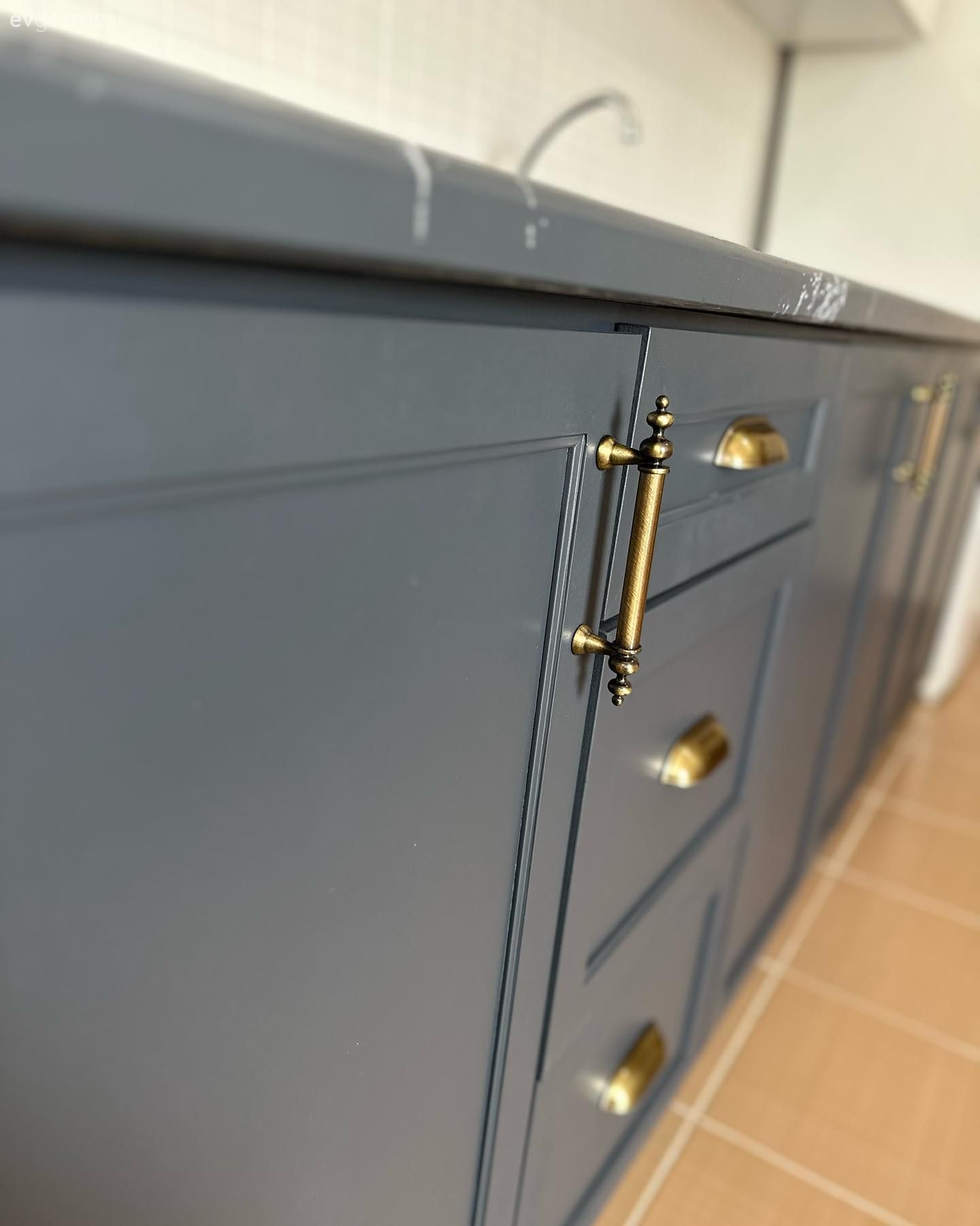 Öncesi&Sonrası: Bilindik Kahve-Krem Mutfak Sonrasında Daha Modern!