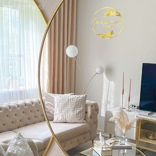 Bu Modern Evde Altın Dokunuşlarının Yeri Ayrı