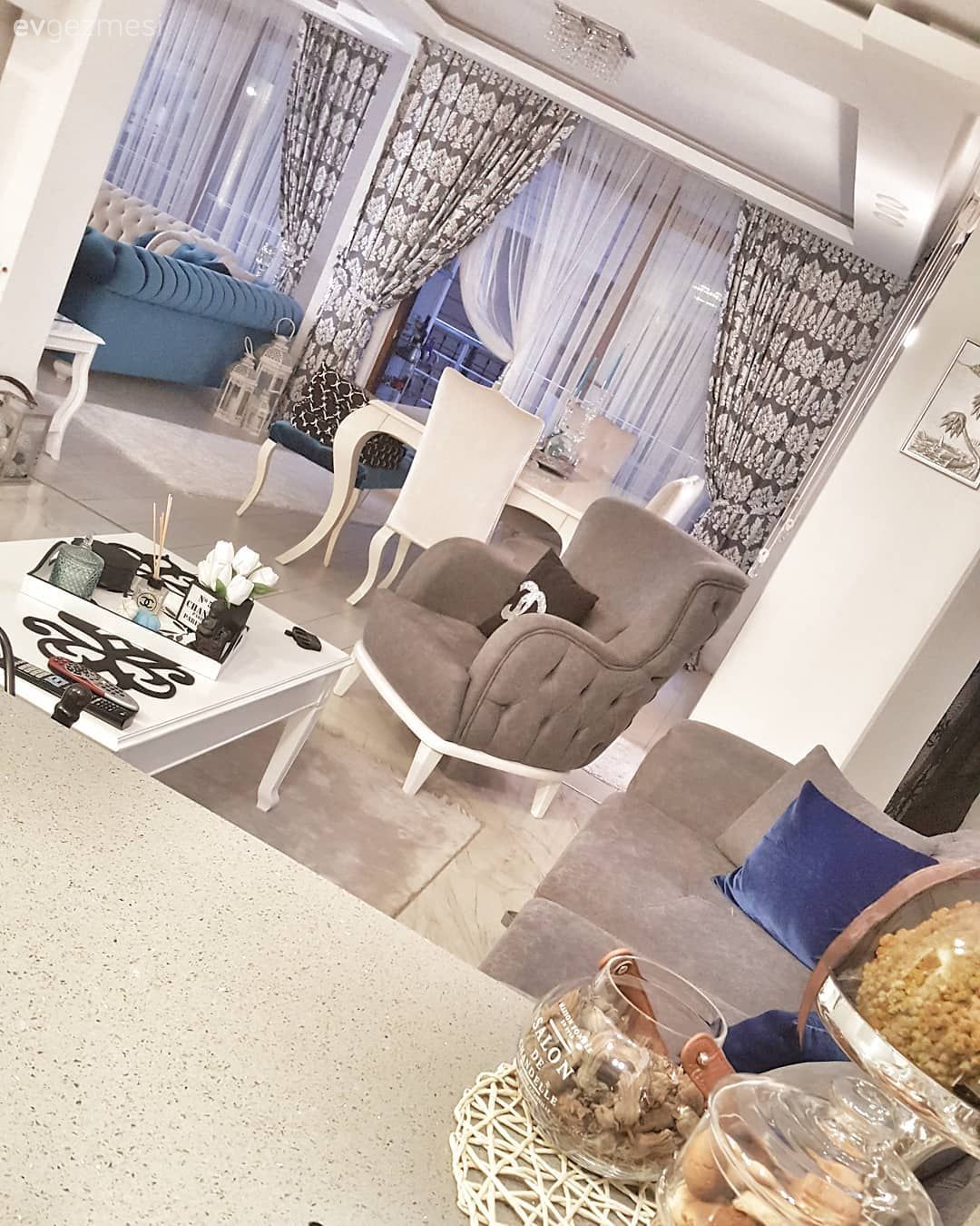 Berjer, Gri, Parlament mavisi, Mavi, Yemek masası, Sandalye, Country, Fon perde, Perde, Orta sehpa, Sehpa, Beyaz