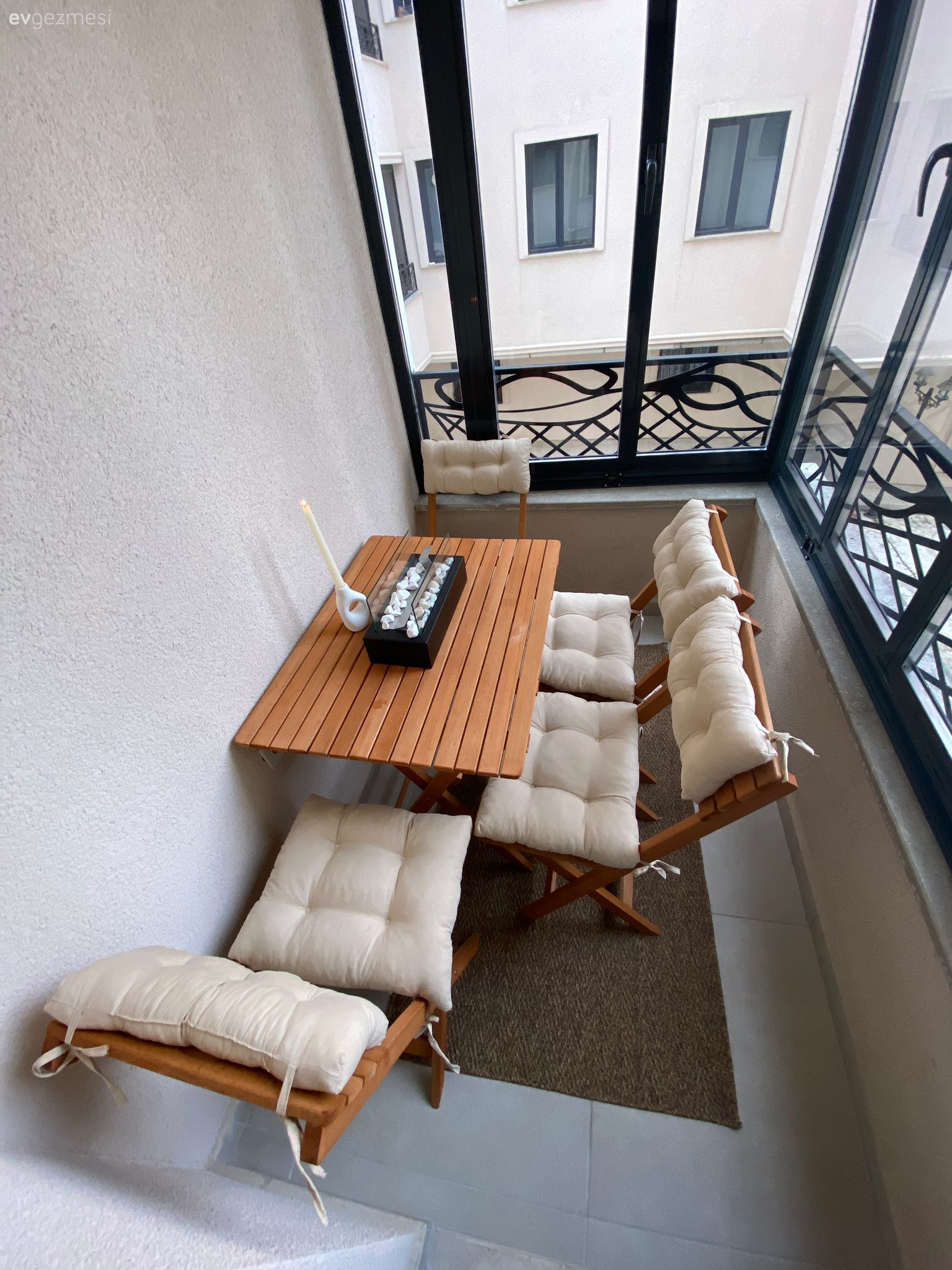 Banyo, Kapalı balkon, Balkon masası