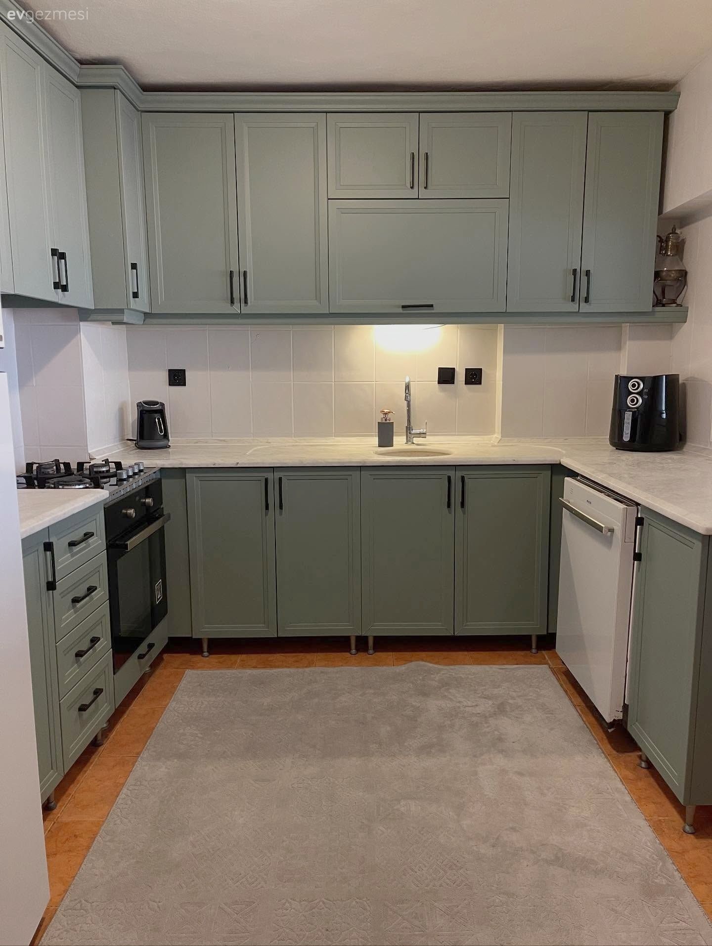 Düşük Maliyetli Değişime Örnek Maviş Bir Mutfak