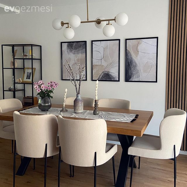 Yemek Odası, Beyaz, Bej, Siyah, Tablo, Duvar dekorasyonu, Vitrin, Sandalye, Yemek masası, Yemek odası avizesi, Ahşap panel, Vazo, Ev Aksesuar, Ahşap masa