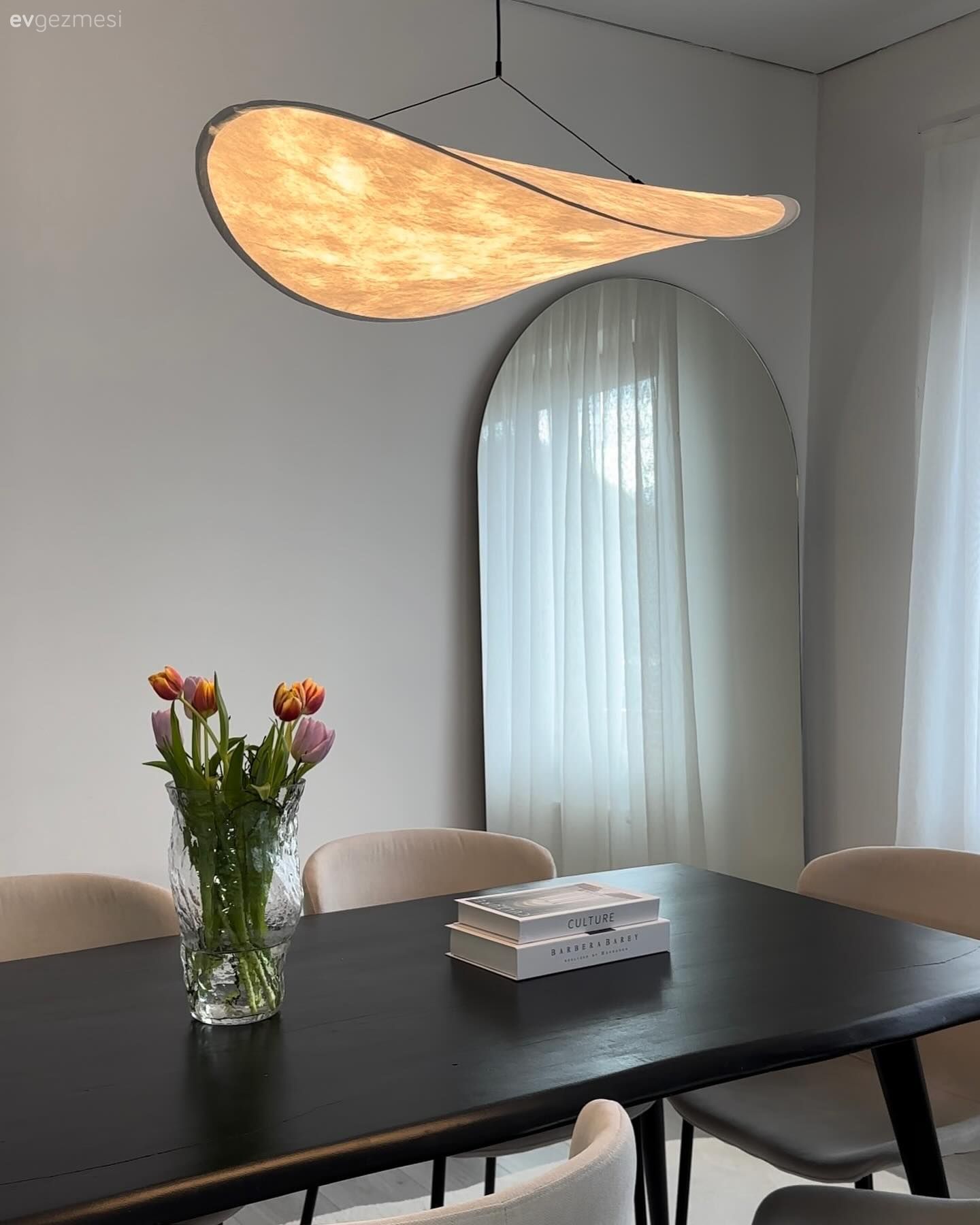 Büyük Boyutlu Objeler Bu Evin Karakterini Ortaya Çıkarmış