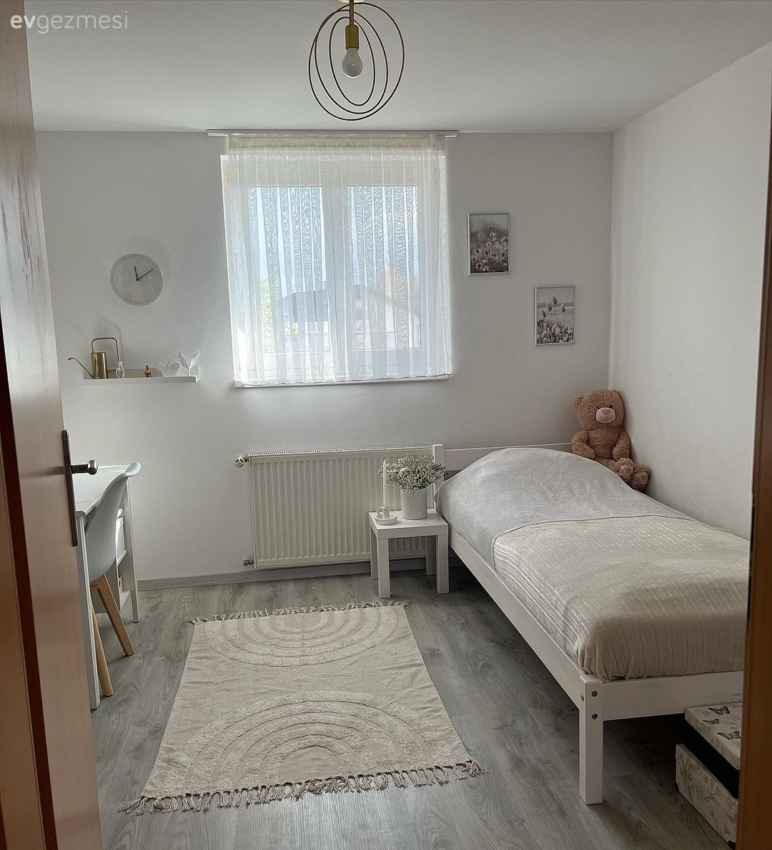 Bu Modern Evde Zıt Renklerin Uyumu Söz Konusu