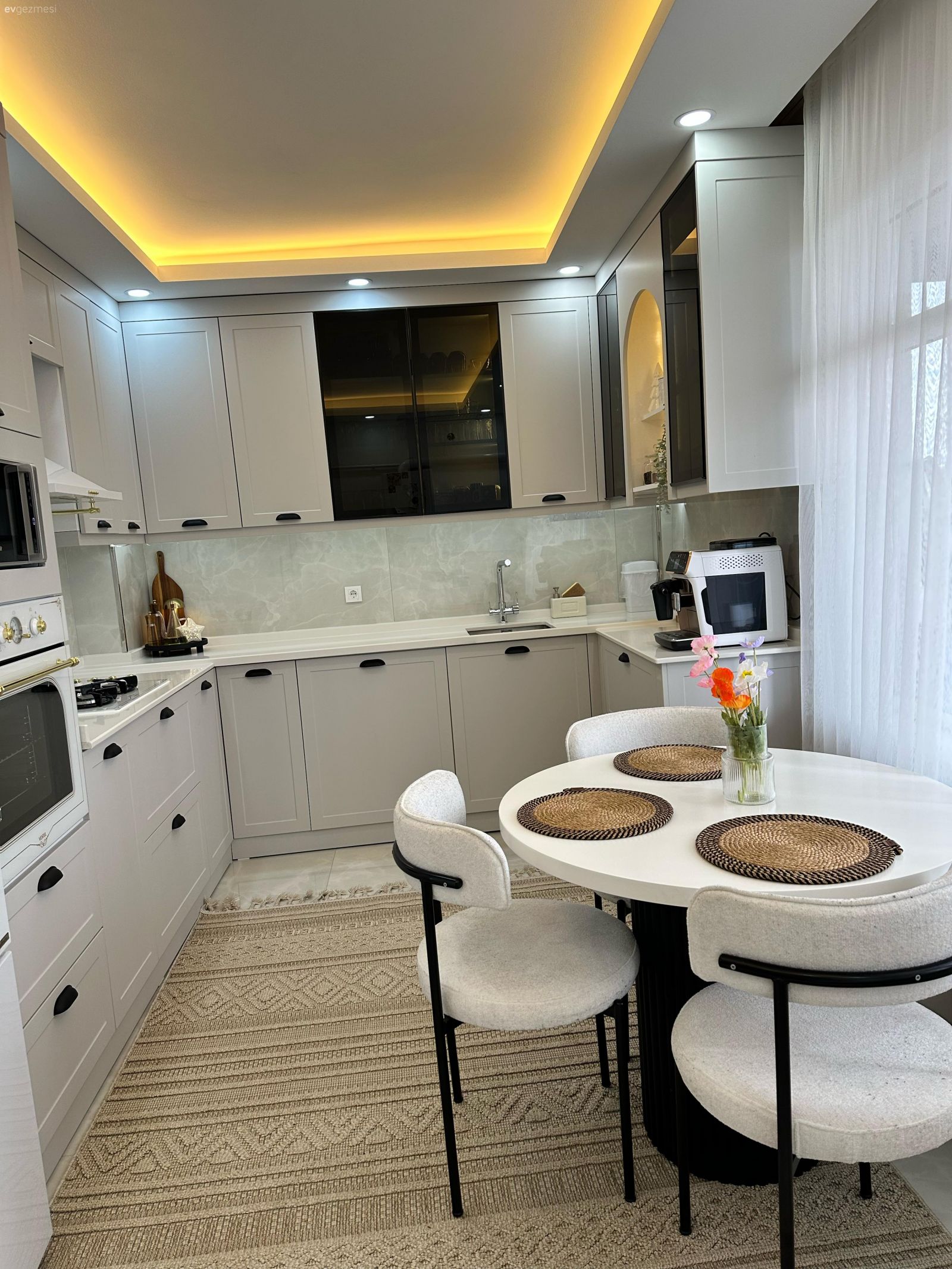 Bu Kırşehir Mutfağında Cam Kapaklar Şıklığı Arttırmış