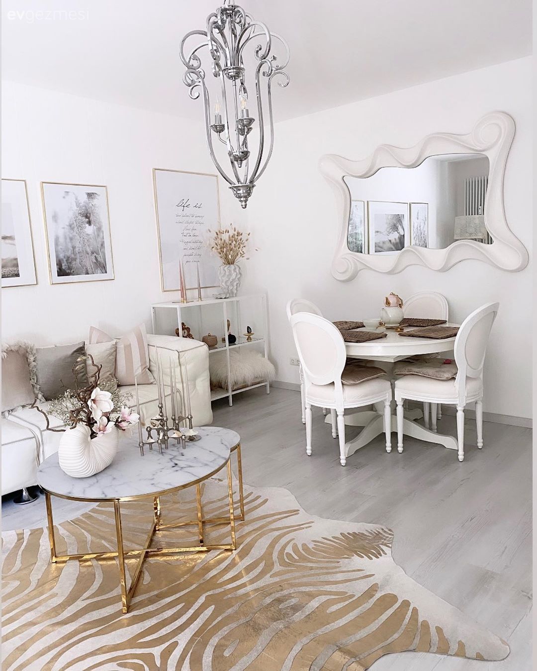 Salon, Modern, Beyaz, Bej, Krem, Pudra pembe, Koltuk takımı, Kırlent, Ev tekstili, Tablo, Duvar dekorasyonu, Avize, Aydınlatma, Salon avizesi, Halı, Salon halısı, Sehpa üstü aksesuarı, Ev Aksesuar, Vazo, Çiçekler, Lazer kesim halı, Şamdan, Yemek masası, Sandalye, Konsol, Konsol üzeri dekoratif objeleri