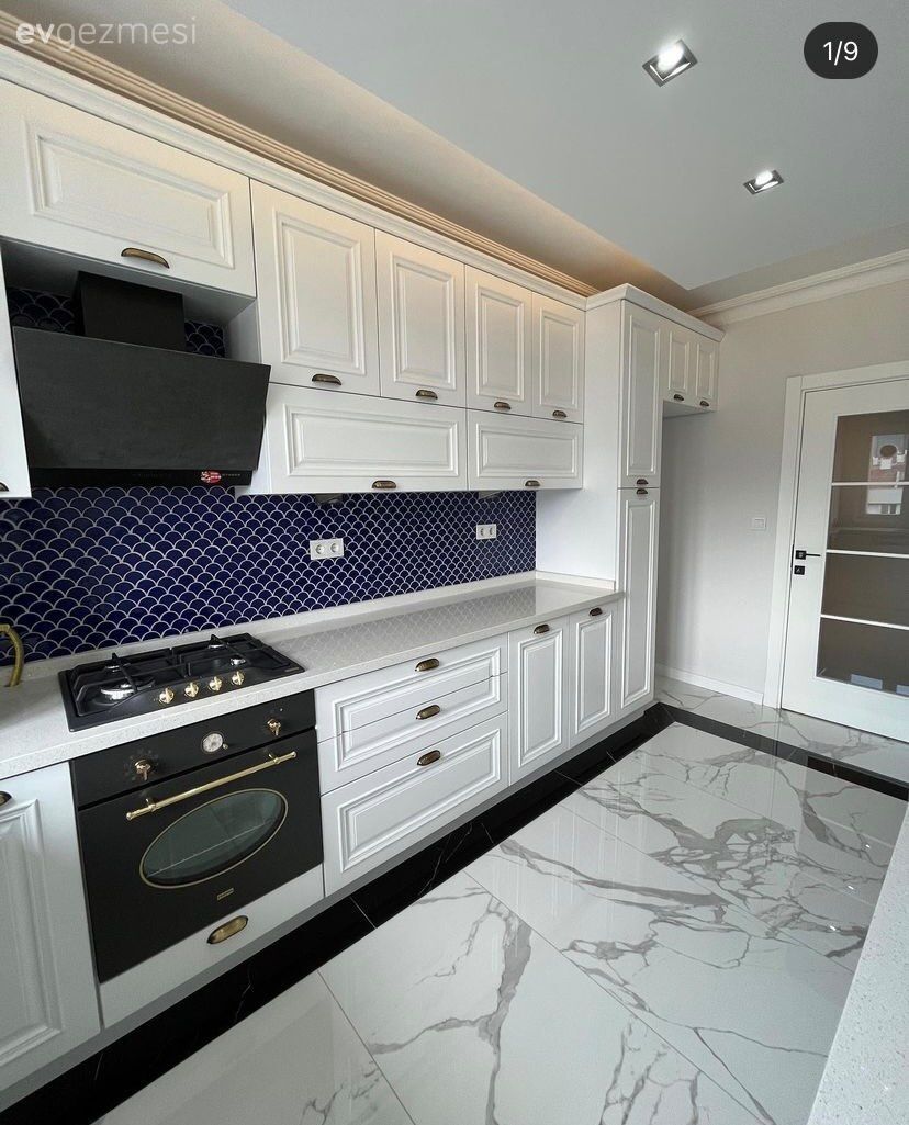 Mutfak, Shaker kapaklı dolaplar, Beyaz, Mavi, Siyah, Ankastre, Davlumbaz, Mutfak tezgahı, Mutfak tezgah arası, Tezgah arası seramik, Mutfak zemin seramikleri